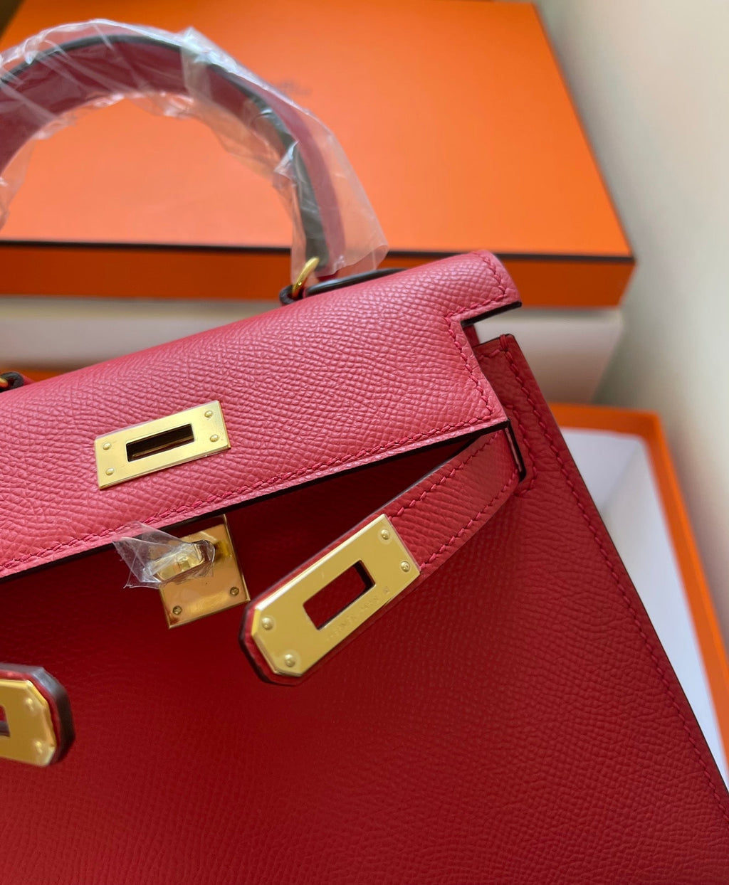 HERMES KELLY MINI 20 BAG IN RUBY RED CALFSKIN WITH GOLD HARDWARE