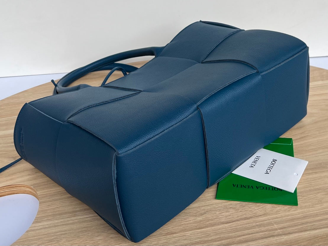 BOTTEGA VENETA SMALL ARCO TOTE 30 IN AEGEAN BLUE CALFSKIN