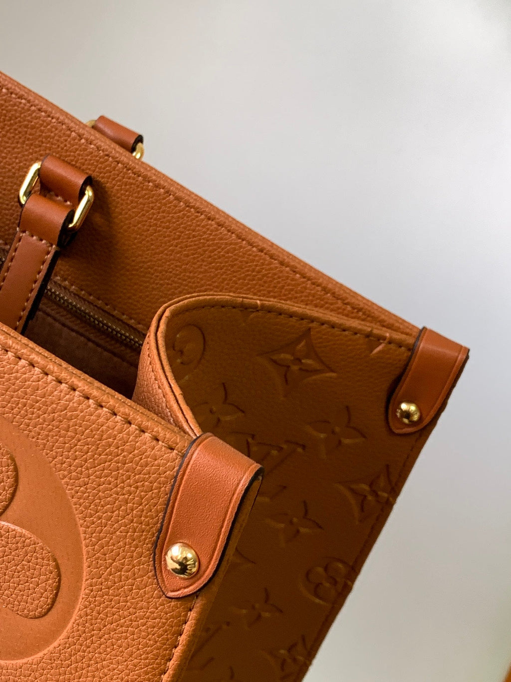 LOUIS VUITTON ONTHEGO GM 41 GOLD
