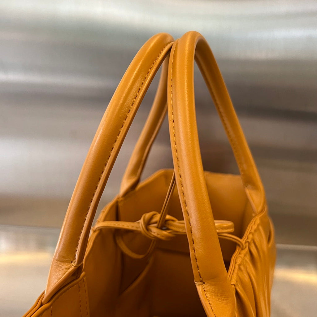 BOTTEGA VENETA SMALL ARCO TOTE 30 IN PIZAZZ ORANGE SOFT LAMBSKIN