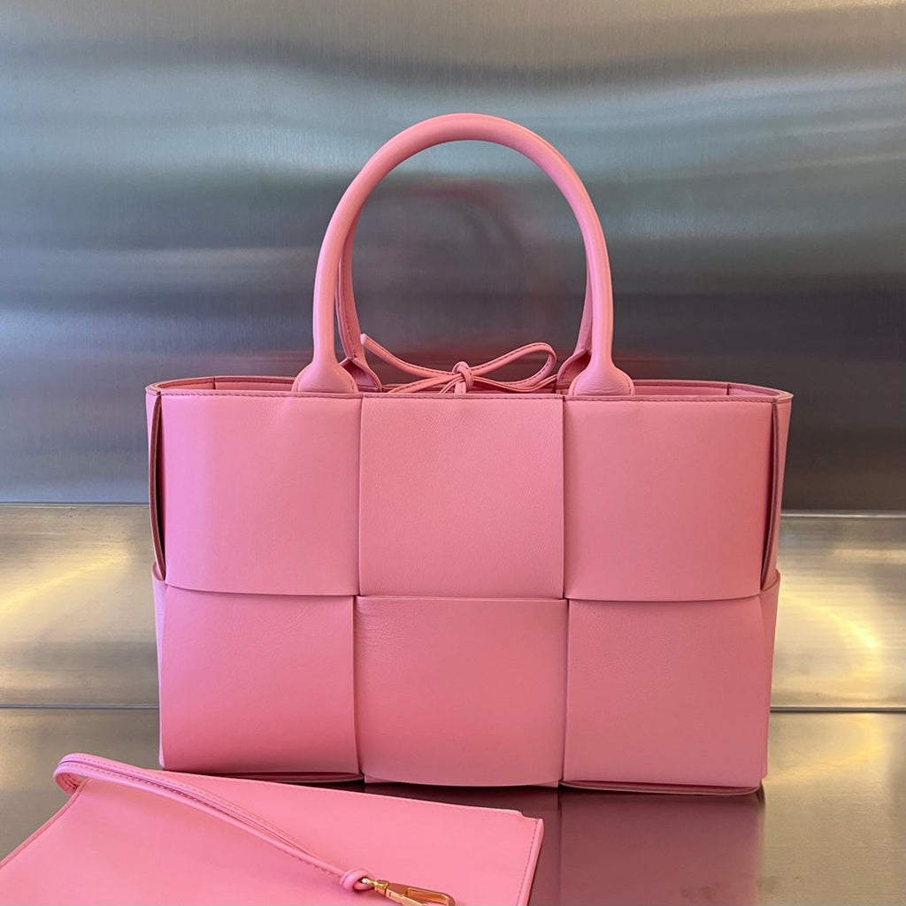 BOTTEGA VENETA SMALL ARCO TOTE 30 IN WEWAK PINK LAMBSKIN