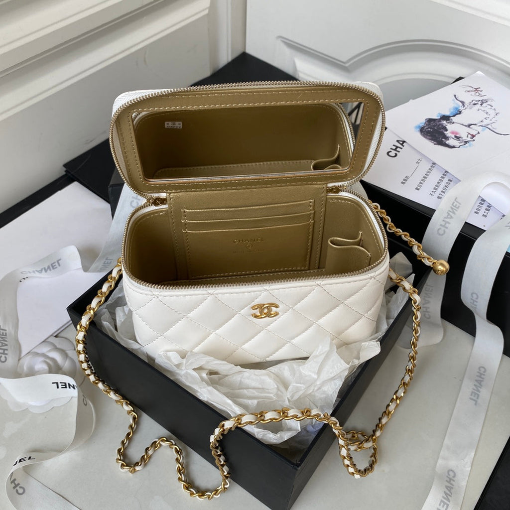CHANEL SMALL VANITY CASE 17 IN WHITE CALFSKIN GOLD HARDWARE