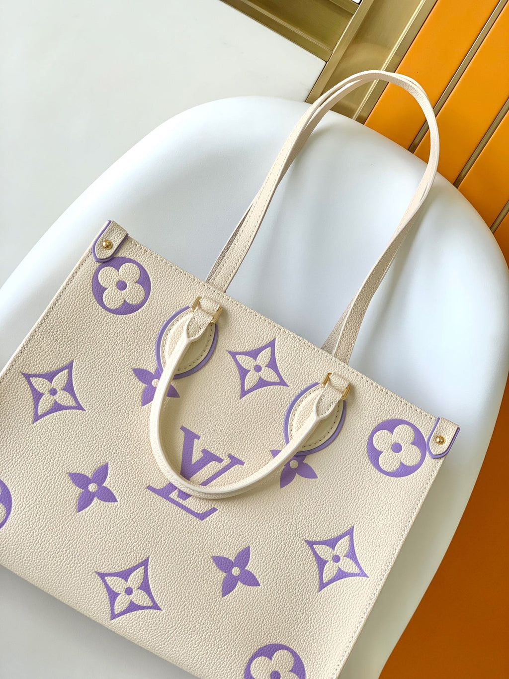 LOUIS VUITTON ONTHEGO MM 35CM CREAM PURPLE