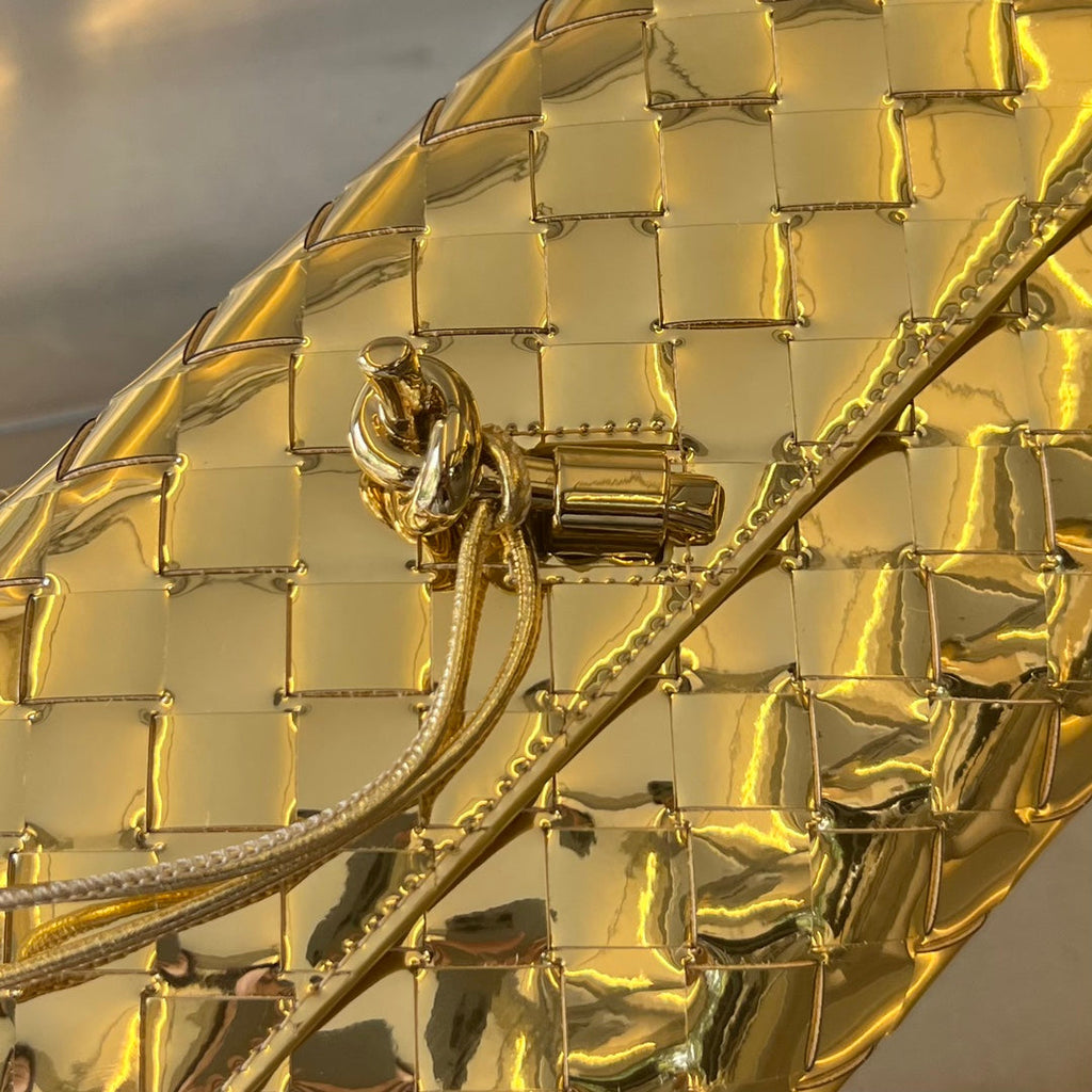 BOTTEGA VENETA ANDIAMO 21 IN GOLDEN LAMBSKIN
