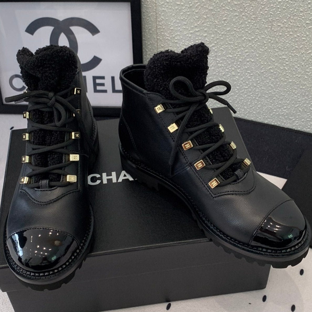 CHANEL ANKLE BOOTS IN BLACK CALFSKIN 971629