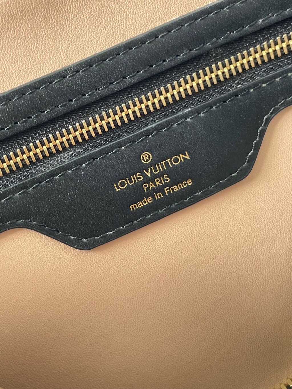 LOUIS VUITTON SPEEDY BANDOULIÈRE 25 WITH CRISS CROSS PATTERN IN BLACK LAMBSKIN