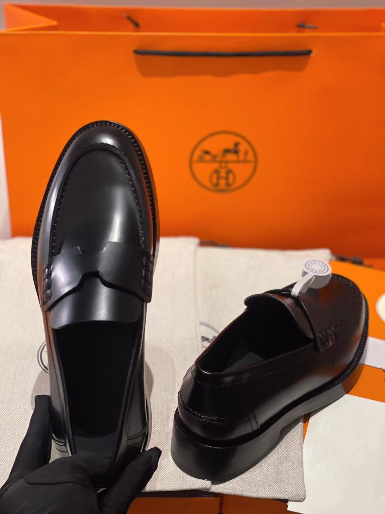 HERMES PARIS LOAFERS IN BLACK CALFSKIN WITH CLASSIC PENNY STRAP DESIGN