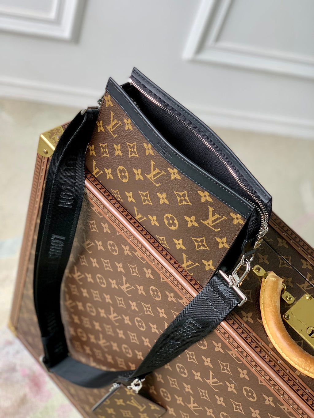 LOUIS VUITTON ANPHA WEARABLE WALLET 18 IN BROWN AND BLACK MONOGRAM CALFSKIN