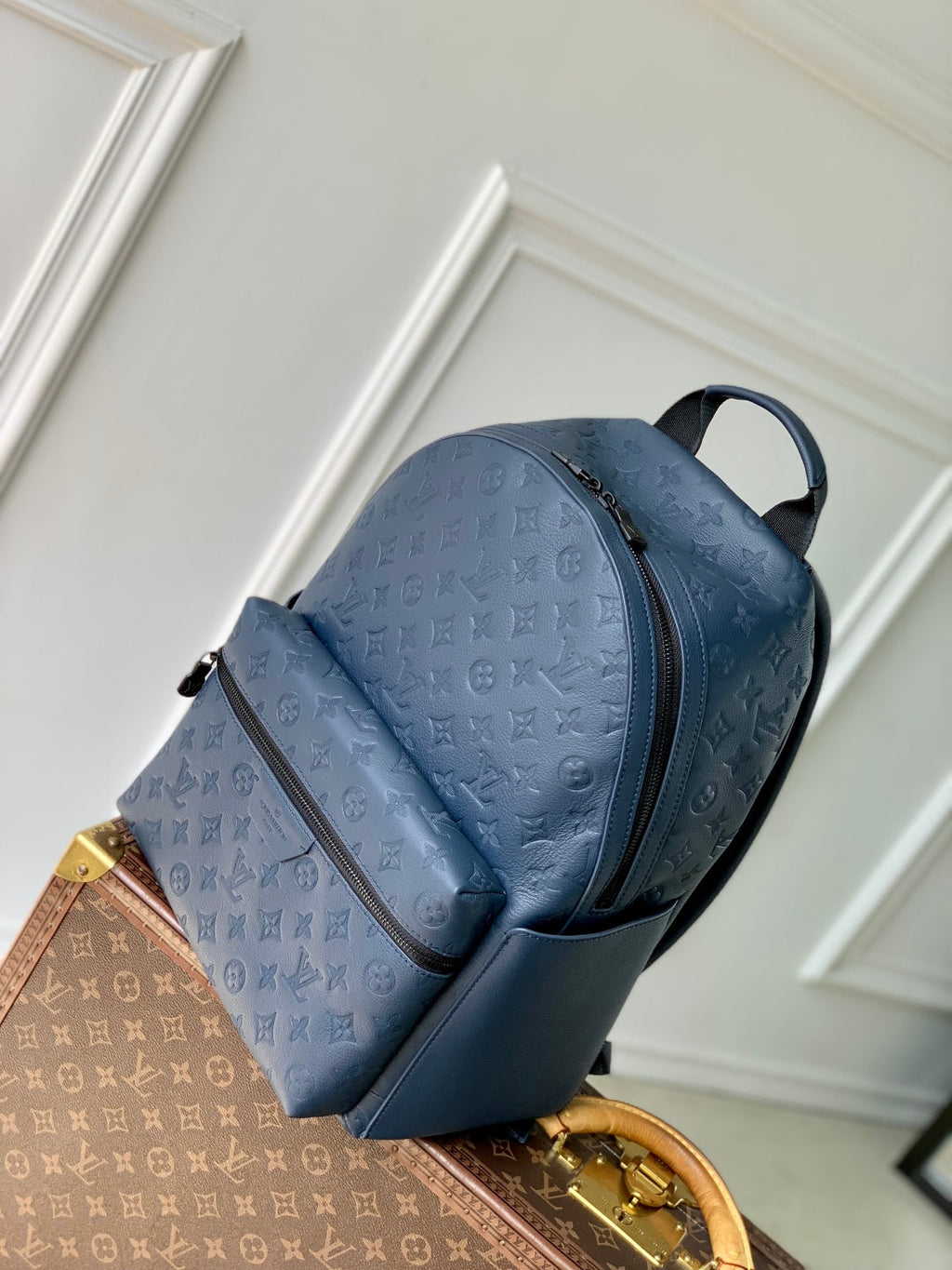 LOUIS VUITTON DISCOVERY PM BACKPACK 38 IN NAVY BLUE LAMBSKIN EMBOSSED MONOGRAM LOGO