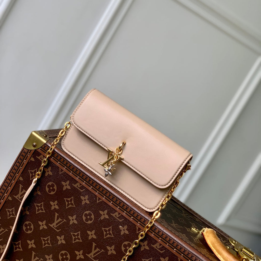 LOUIS VUITTON WALLET ON CHAIN BLOOM 20 IN BEIGE CALFSKIN