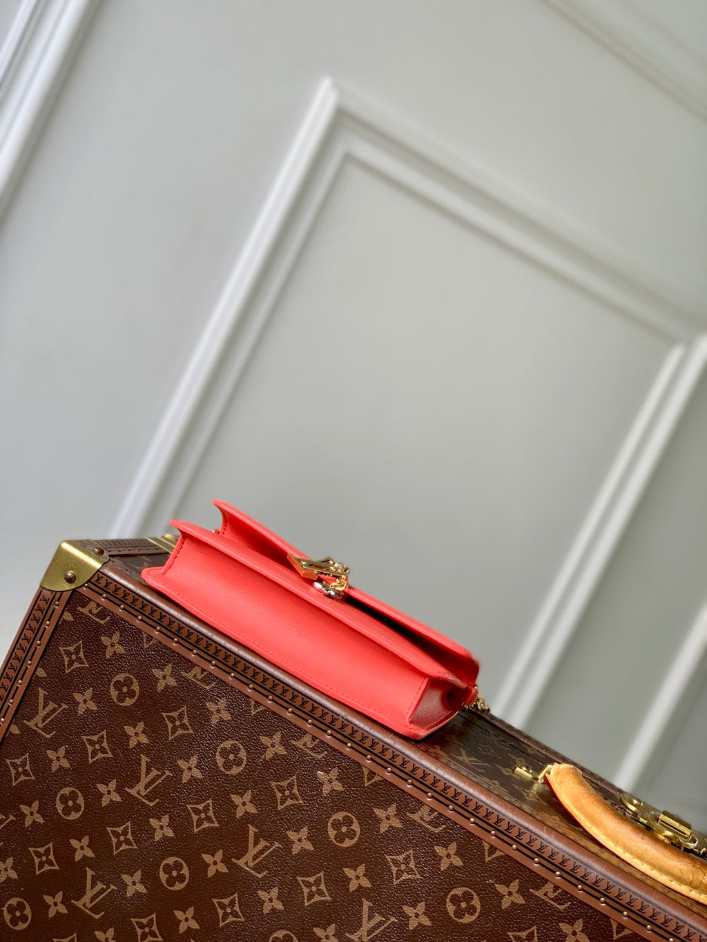 LOUIS VUITTON WALLET ON CHAIN BLOOM 20 IN SWEET CORAL CALFSKIN