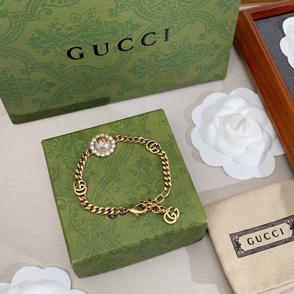 18K Double Gucci Interlocking Gucci Pearl Chain Bracelet