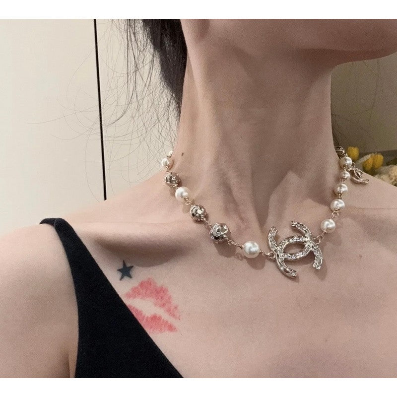 18K  Chanel White Pearls Necklace