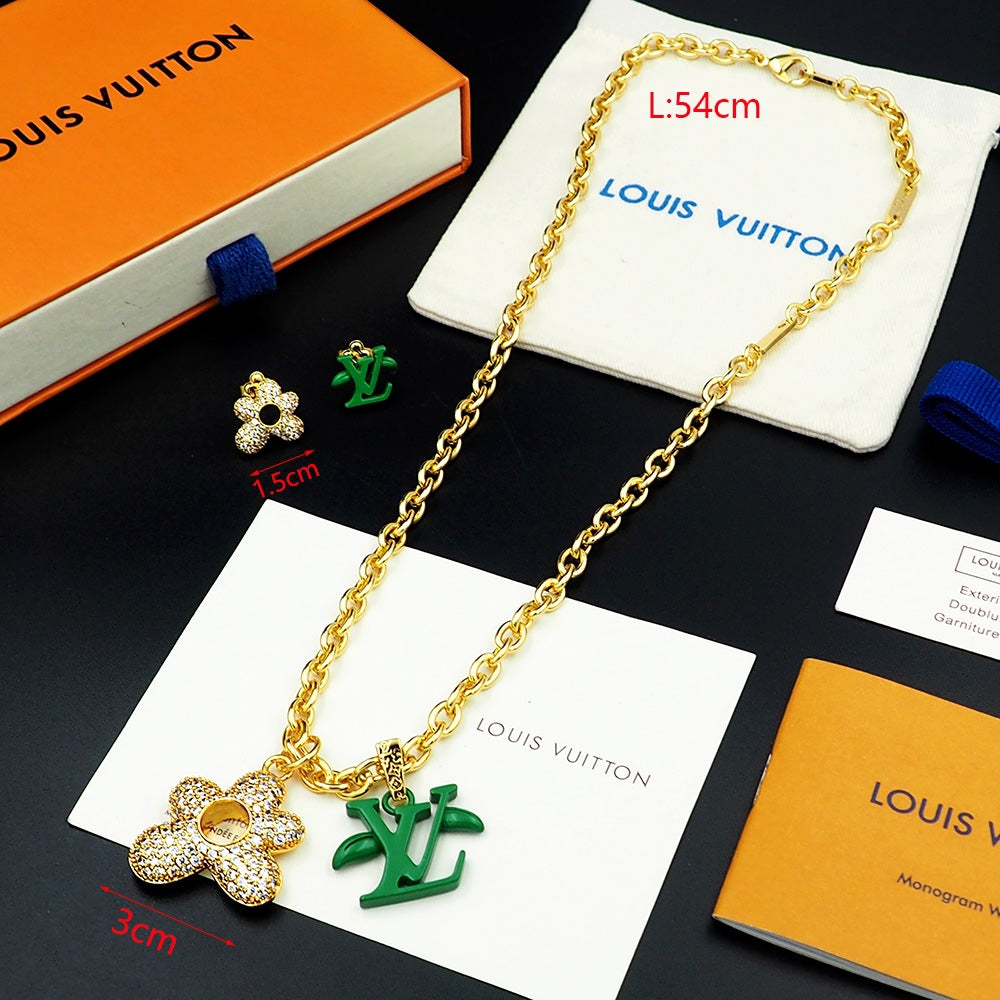 18K Louis Vuitton Blooming Pendant Necklace