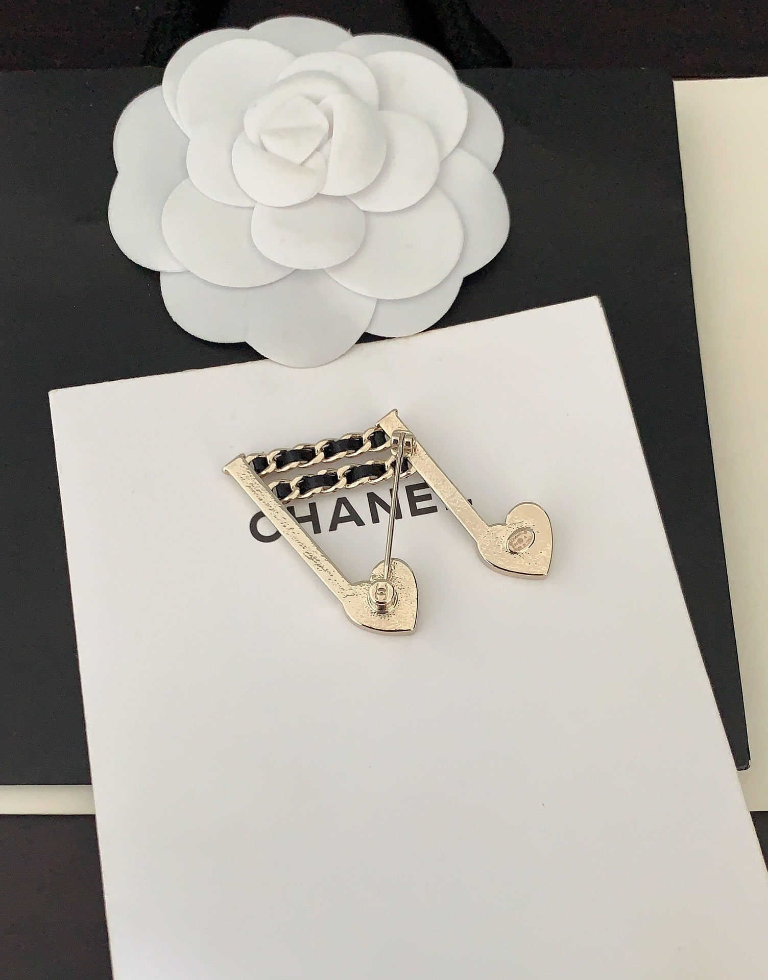 18K  Chanel Music Symbol Brooch