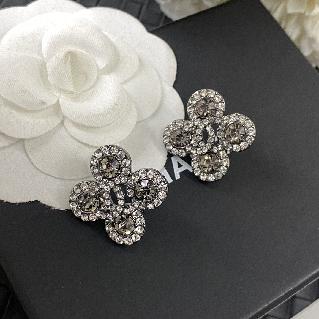 18K  Chanel Flower Crystals Earrings