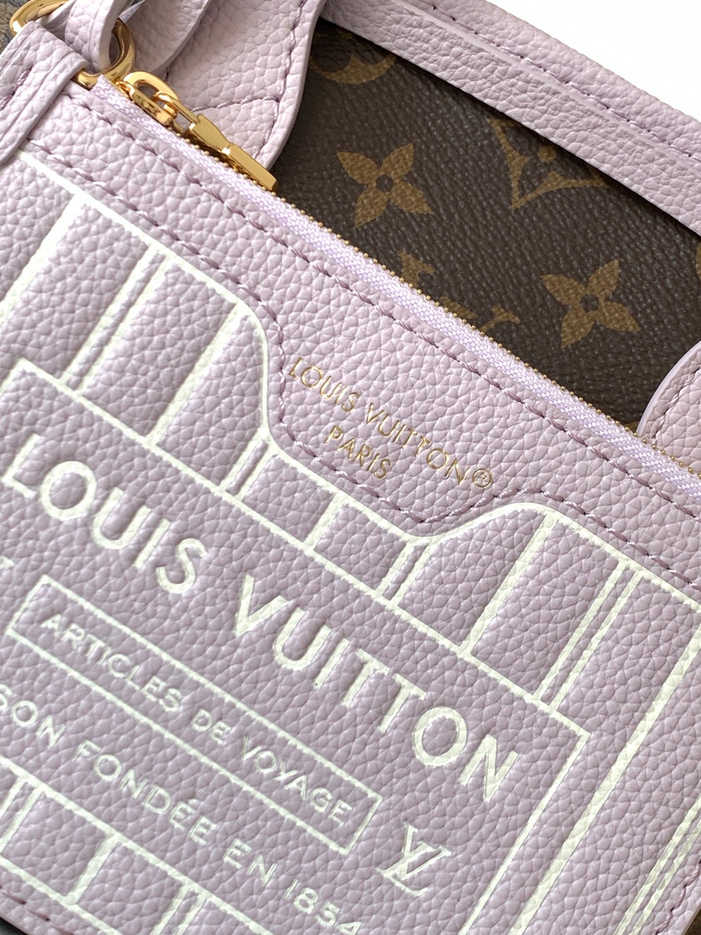 LOUIS VUITTON LV 25S NEVERFULL BANDOULIÈRE INSIDE OUT BB 24 IN LIGHT PURPLE AND BROWN CALFSKIN