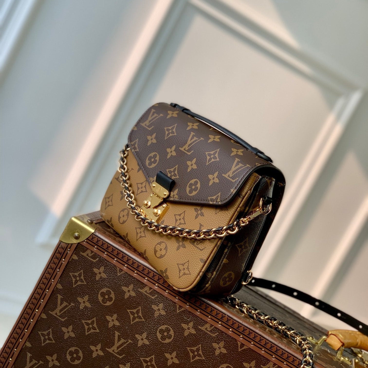 LOUIS VUITTON POCHETTE MÉTIS 20 IN BROWN MONOGRAM AND MONOGRAM REVERSE CANVAS GOLD BUCKLE