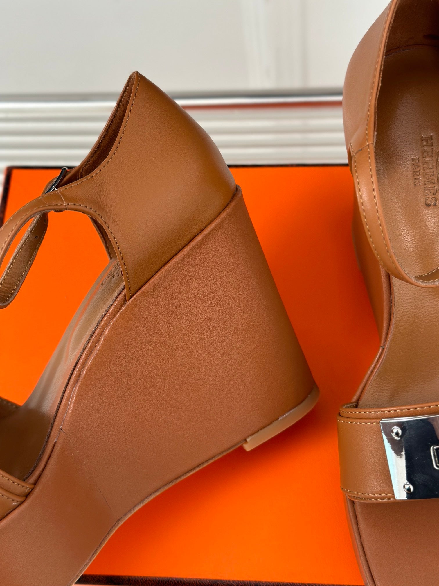 HERMES WEDGES SANDALS CARAMEL LAMBSKIN