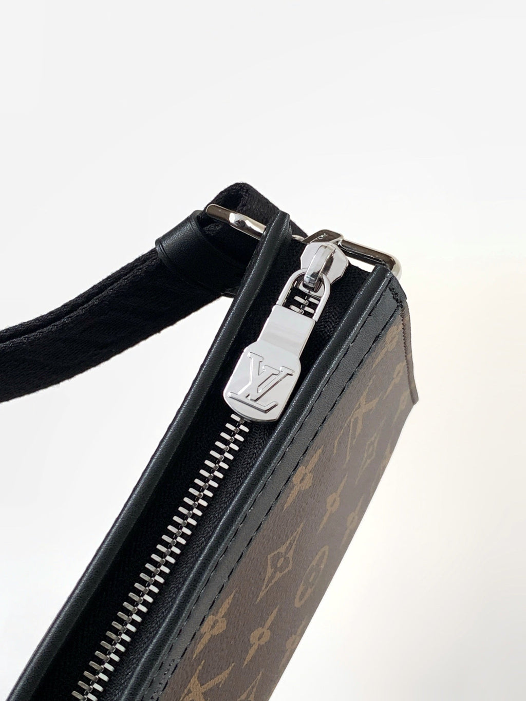 LOUIS VUITTON LV 25S GASTON WEARABLE WALLET 22 IN MONOGRAM MACASSAR CANVAS