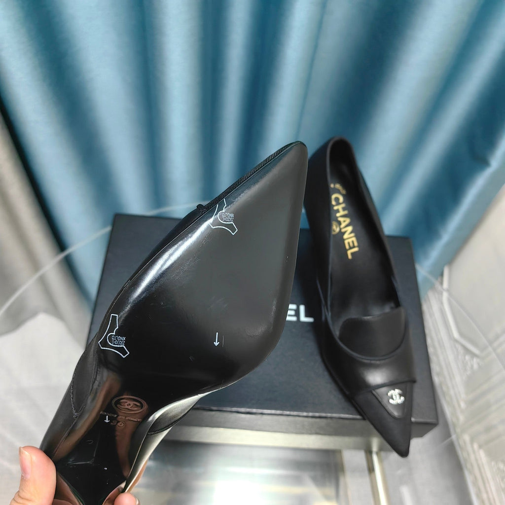 CHANEL HIGH HEELS IN BLACK SHEEPSKIN
