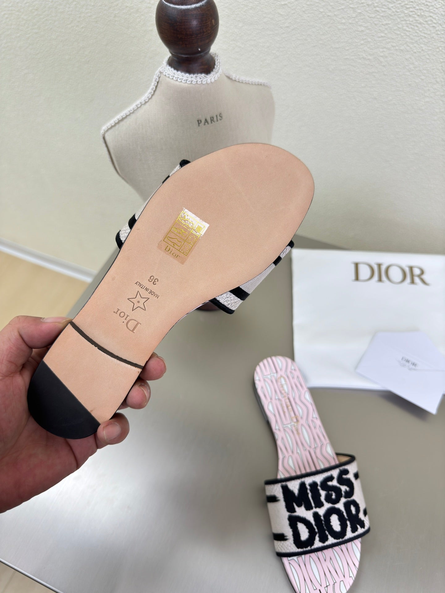 DIOR DWAY SLIDE EMBROIDERED COTTON AND LIGHT PINK MISS  ALLOVER MOTIF
