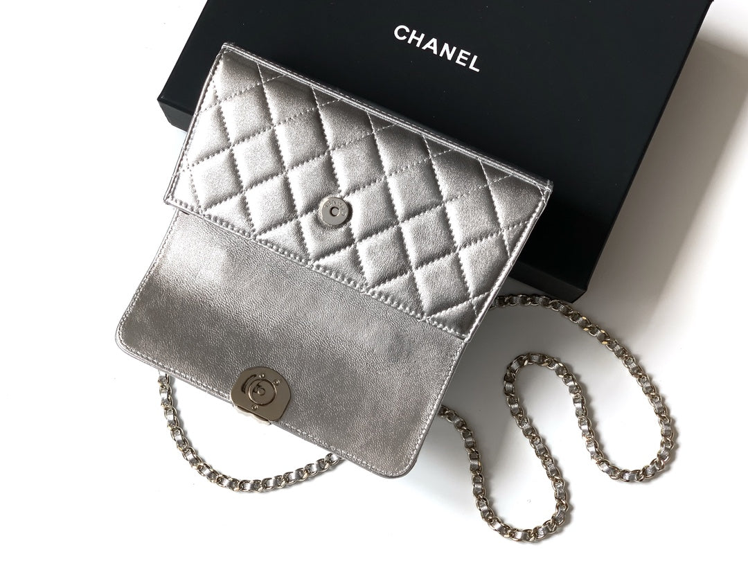 CHANEL 25S KELLY BAG 18 IN SILVER METALLIC LAMBSKIN WITH GOLD HARDWARE STYLE 1
