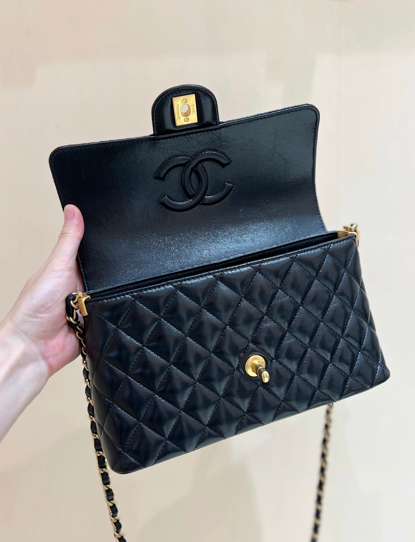 CHANEL QUILTED FLAP BAG WITH HANDLE 26 IN BLACK LAMBSKIN GOLD PLATED METAL